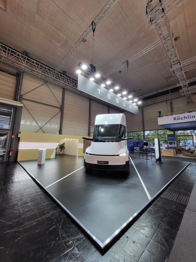 Tesla Semi Truck x IAA Transportation Hannover: Kompletný výstavný stánok na kľúč